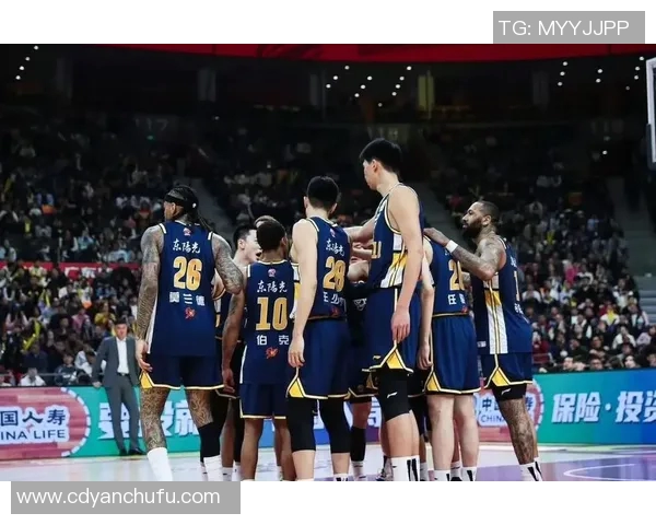 CBA焦点对决广东宏远迎战北京首钢争夺季后赛席位的激烈战斗